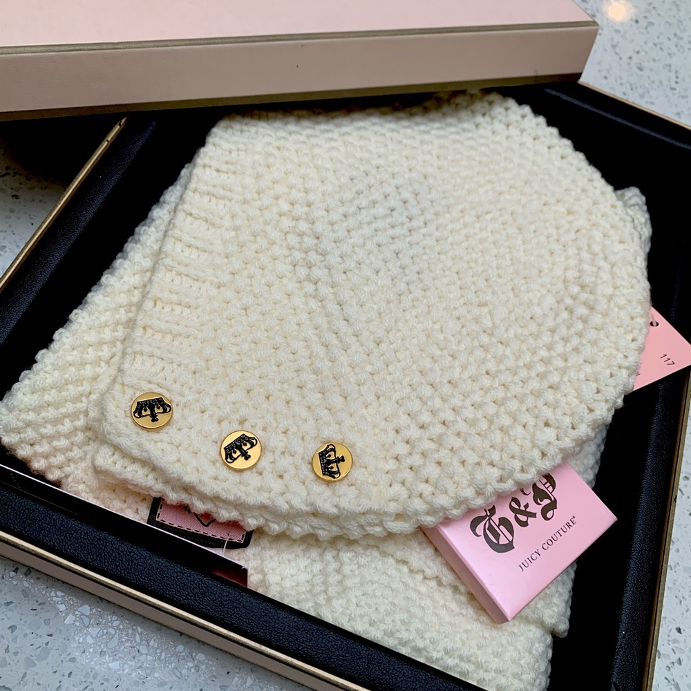 juicy couture scarf and hat set
